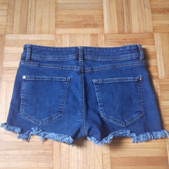 Shorts - Picture 2 of 3